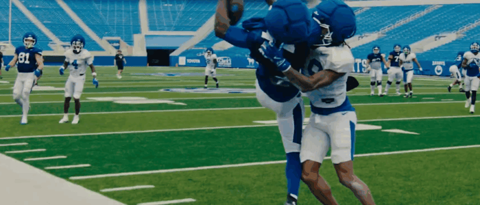 Hardley Gilmore makes insane one-handed grab at Kentucky football practice (Photo via UK Athletics)